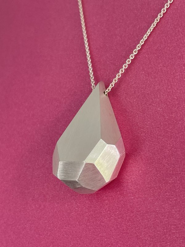 Kette mit Anhänger Steinform – Bild 3