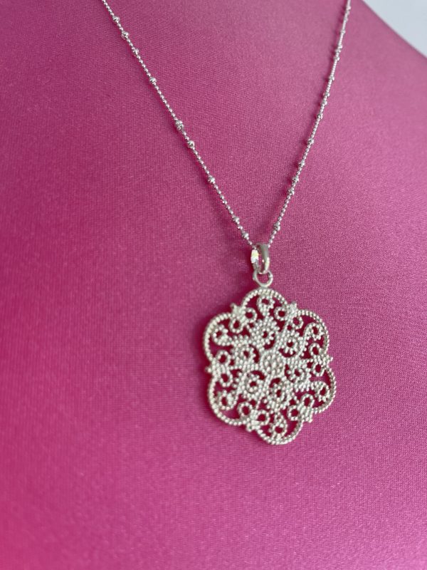 Kette mit Anhänger Ornamente